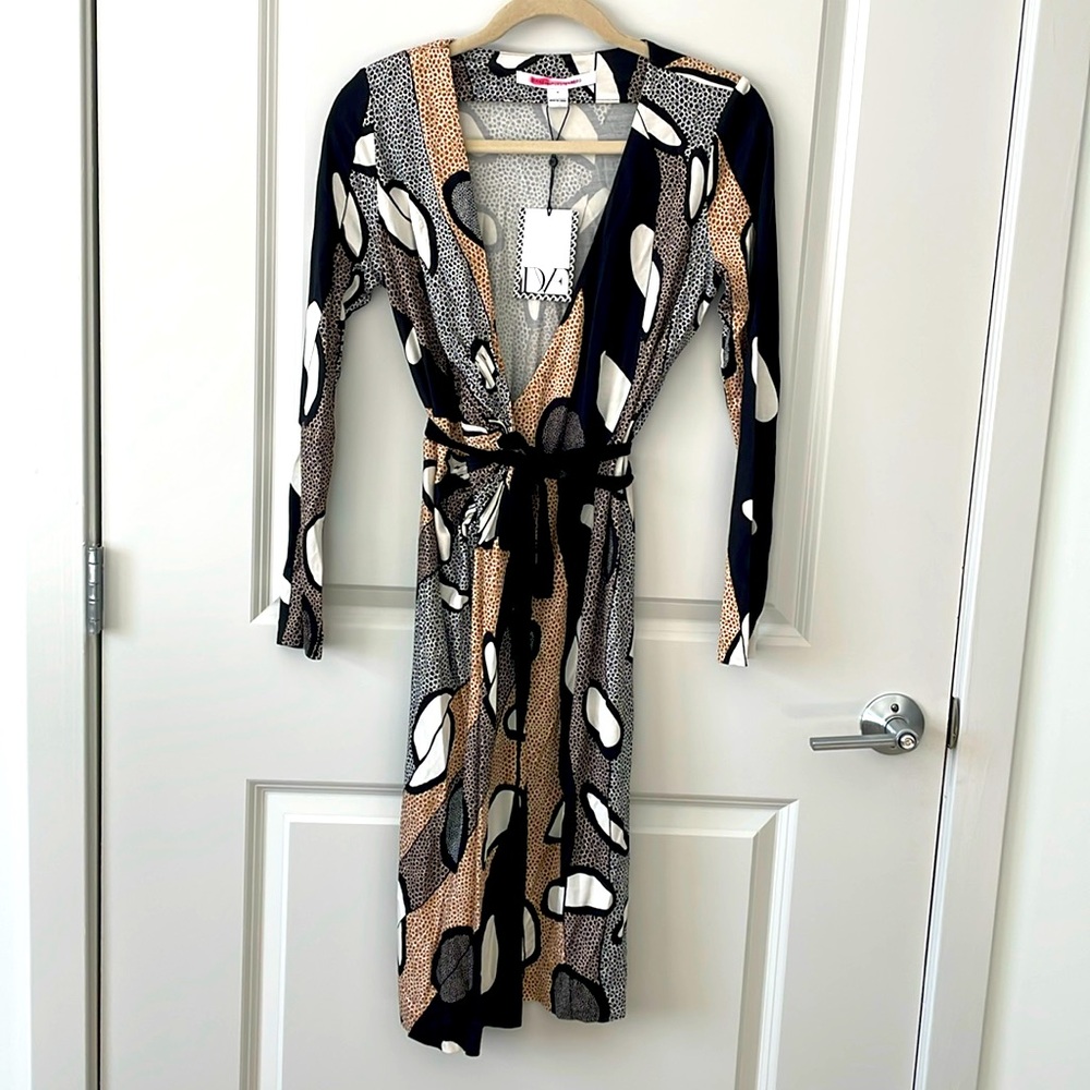 Diane Von Furstenberg Black and Cream Patterned Midi Dress